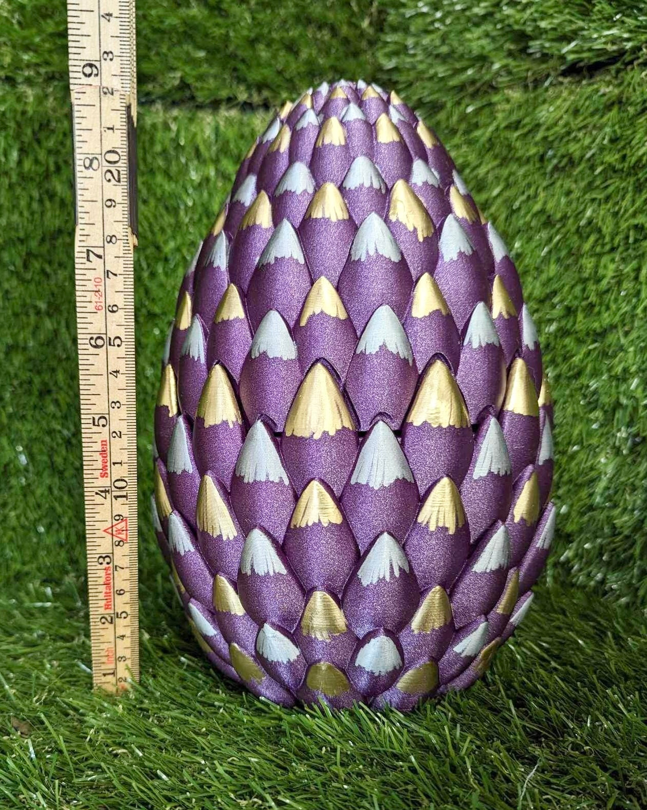 Large dragon egg,with twin 21’’ dragon